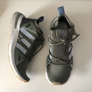 ADIDAS ARKYN SNEAKERS SZ 6